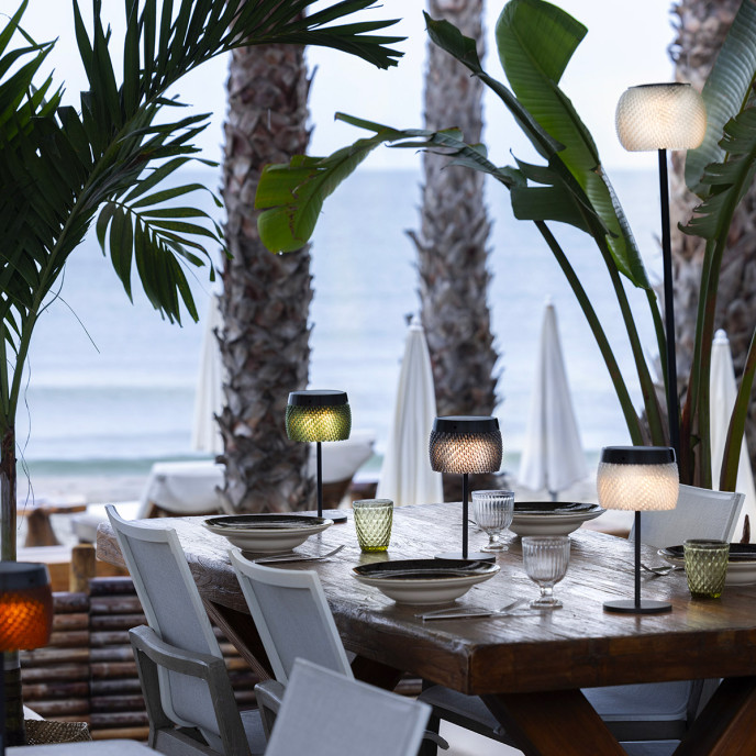 Lampe de table solaire Lolie cendre 200 lumens - Les Jardins
