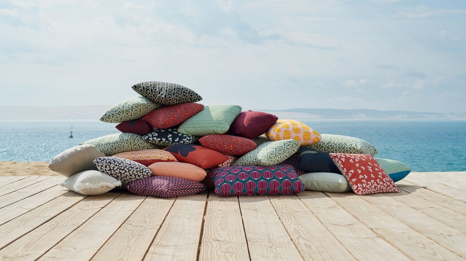 Accessoires Fermob : la touche design et colorée pour votre intérieur et votre extérieur